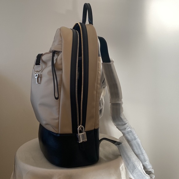 Want Les Essentiels Piper Backpack ✨ two tone zipper x lock x keys - Picture 9 of 17